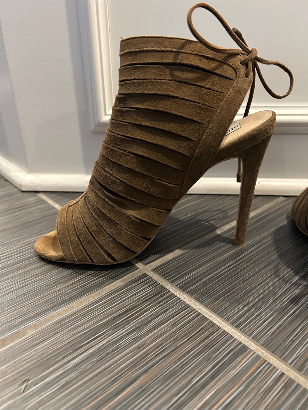 STEVE MADDEN ALAYNA suede peep toe heel size 8